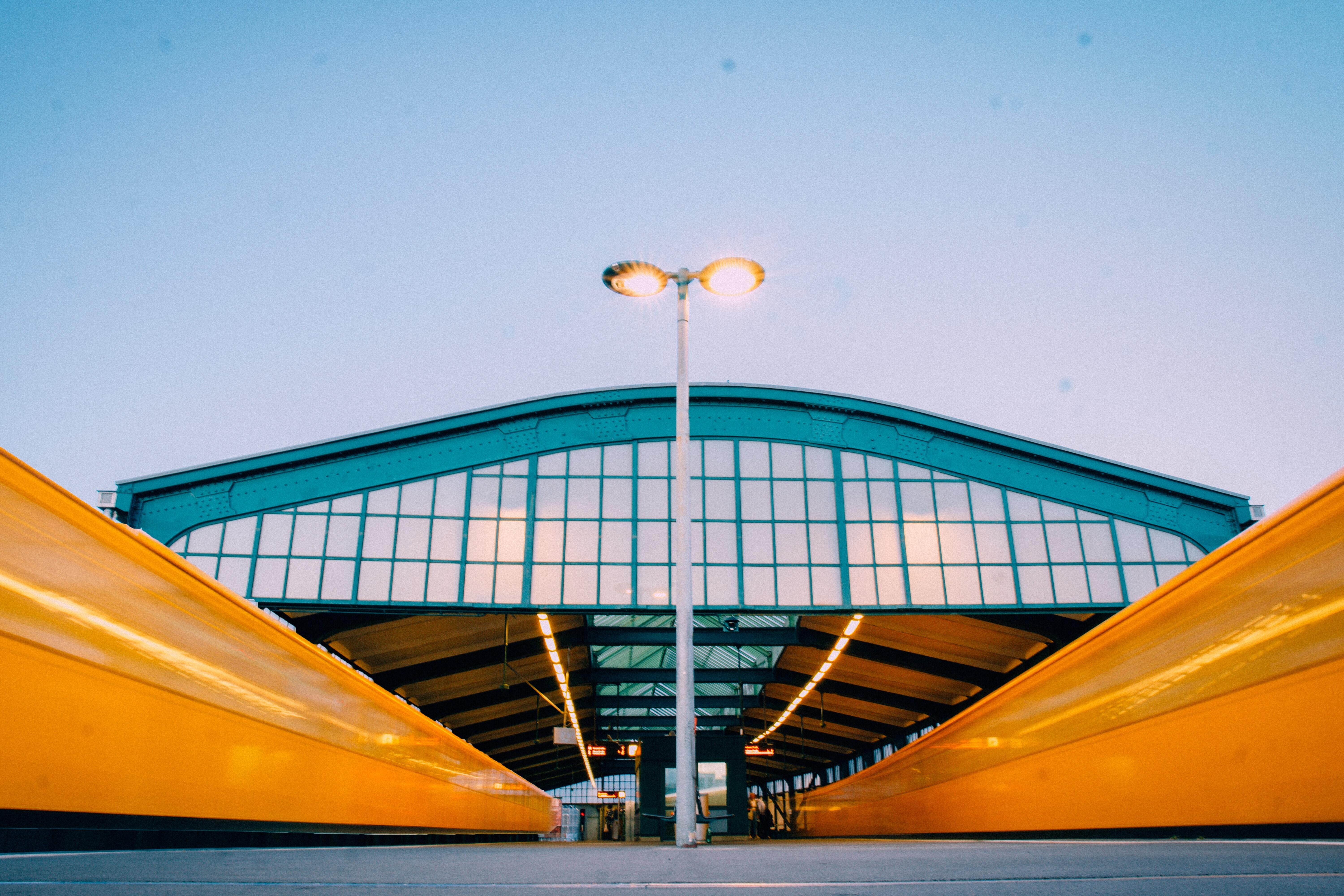 christian-lue-SrujCkMc55M-unsplash (1)